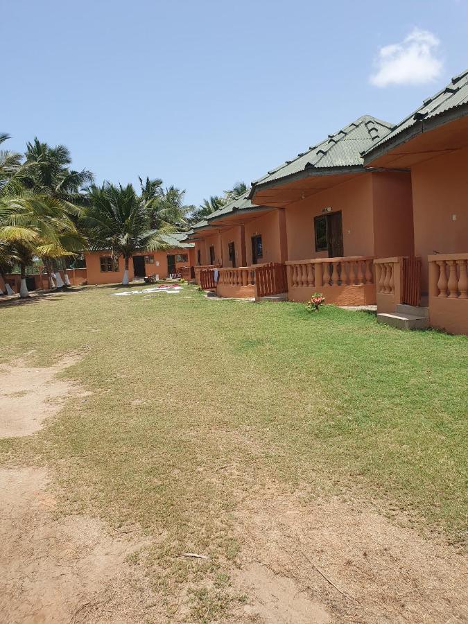 Comfort Beach Resort Biriwa 外观 照片